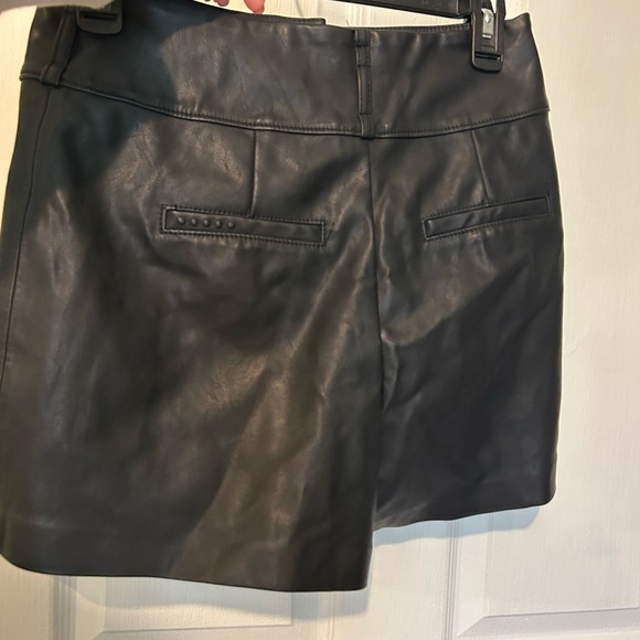 Blank NYC faux leather high waist pleated shorts sz 26 - Picture 9 of 12
